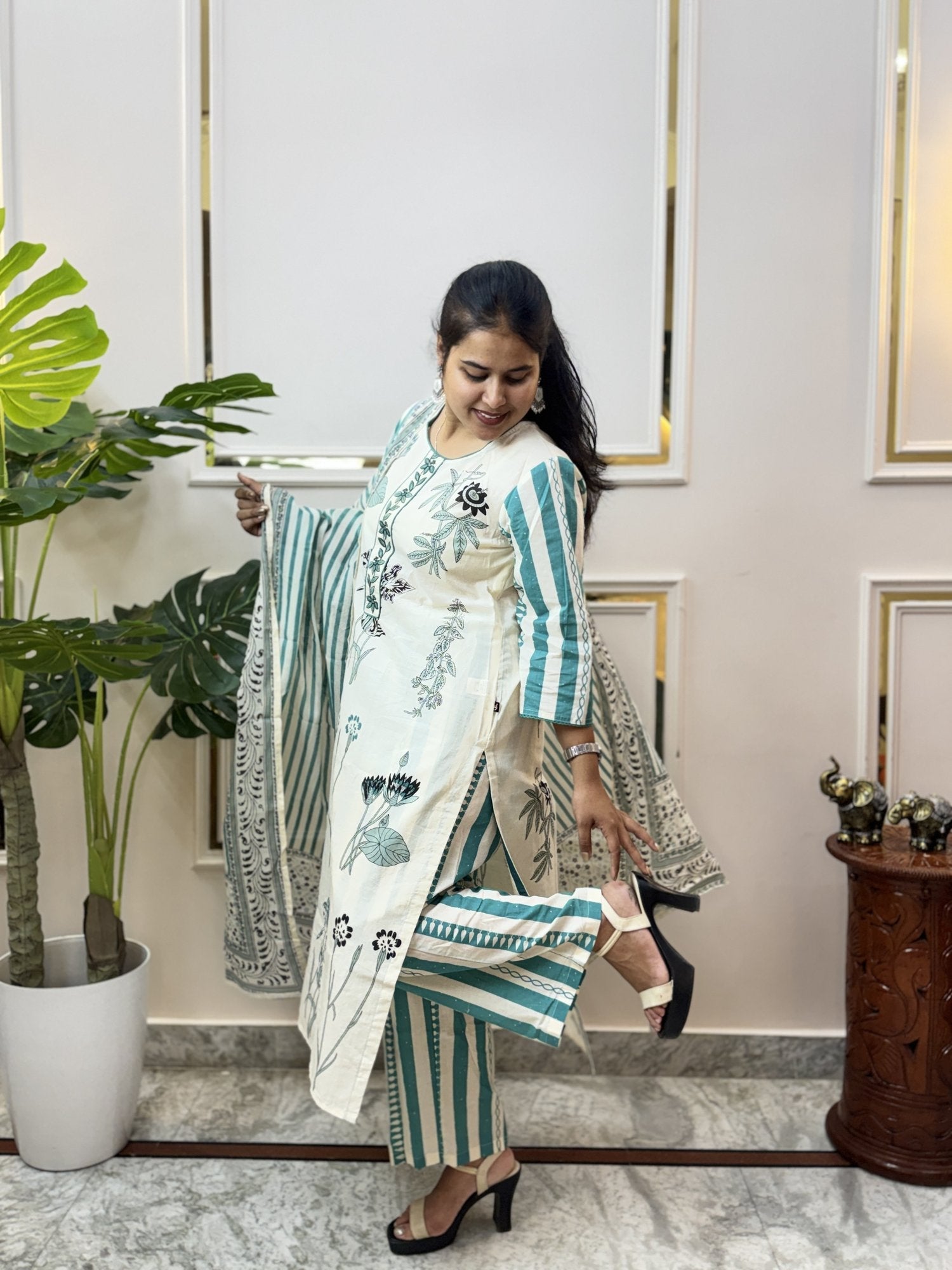 Off-White Floral Block Print Cotton Kurta Set - Brisora, view 5 of 6